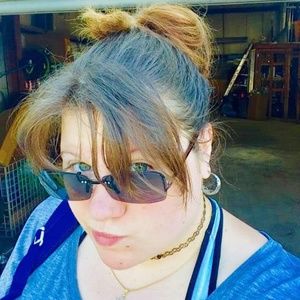 Meet your Posher, Alyssa